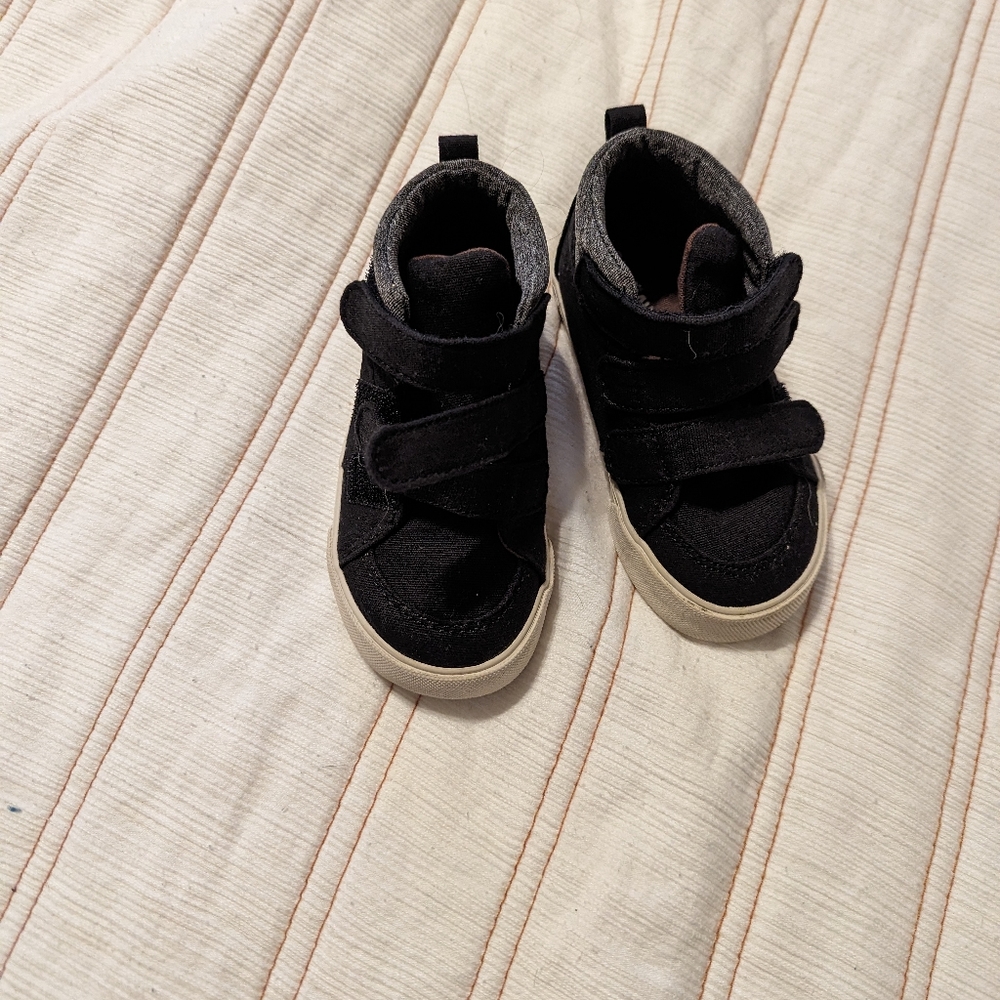 Old navy black Velcro sneakers